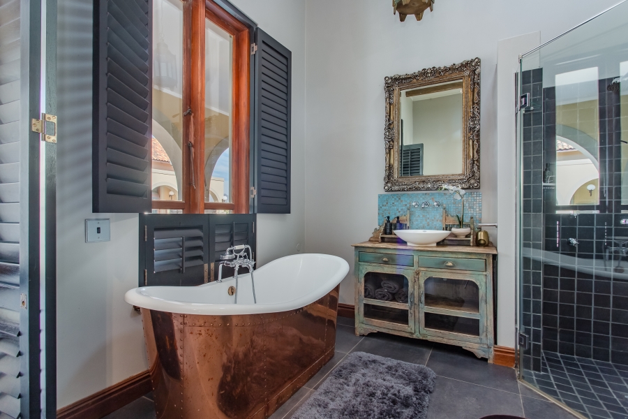 5 Bedroom Property for Sale in Winelands Western Cape